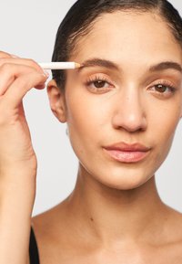 Ere Perez ALMOND OIL EYEBROW PENCIL - Matite sopracciglia - perfect