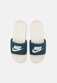 Nike Sportswear VICTORI ONE SLIDE UNISEX - Natikači - armory navy/sail/light orewood brown