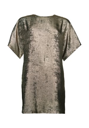 Krótka metaliczna złota sukienka z krótkimi rękawami i prostym, okrągłym dekoltem, przedstawiona na białym tle.