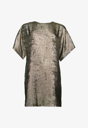 Robe courte en or métallisé avec manches courtes et un simple col rond, présentée sur un fond blanc.