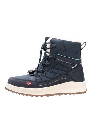 Marineblauer Winterstiefel mit gestepptem Textil, mit Fell gefüttertem Kragen, sicherem Schnürsystem, Gummisohle und norwegischem Flaggen-Detail an der Seite.