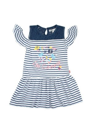 Robe rayée en marine et blanc avec des détails en dentelle sur les épaules, un col rond et un motif graphique coloré sur le thème de l'été à l'avant.