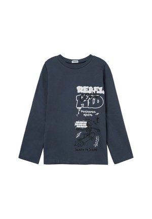Langärmliges navy-blaues T-Shirt aus Baumwolle. Mit einem weißen und schwarzen grafischen Druck, einschließlich "Rebel Kid" und einem Skateboarder-Design.