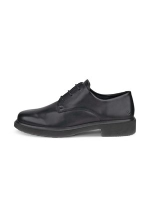 Chaussure habillée pour homme en cuir noir avec bout arrondi, trois œillets pour les lacets et talon bas sur fond blanc.