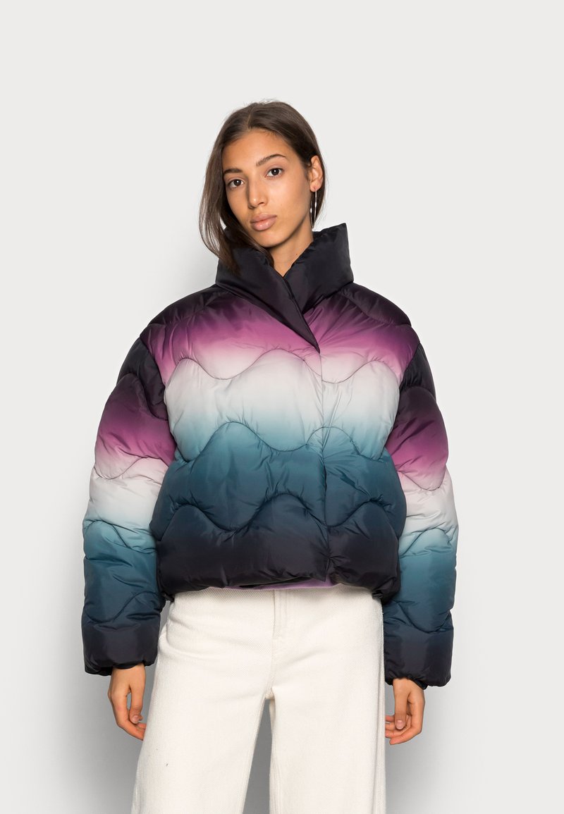 Weekday BRIGHT PUFFER JACKET - Casaco de inverno - winegradient