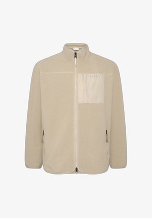 Beige fleecejack met volledige ritssluiting aan de voorkant, hoge kraag, ritssluiting in de zijzakken en een rechthoekige stoffen borstzak aan de linkerkant.