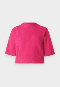 Pull en tricot court à manches courtes de couleur rose vif, présentant un motif texturé ainsi qu'un col et un ourlet côtelés. Détails en câble sur le corps.