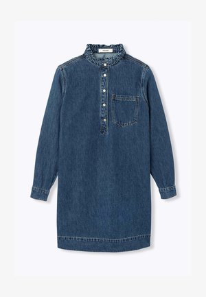Robe en denim à manches longues, col froncé, patte de boutonnage, poche poitrine et coupe droite. Couleur bleu foncé avec une texture délavée.
