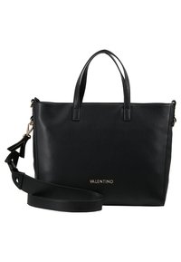 Svart läder tote-väska med en strukturerad design, dubbla handtag upptill och ett avtagbart axelband. Har en guldfärgad logotyp framtill.