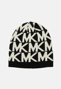 Beanie lavorato a maglia in bianco e nero con un motivo geometrico di loghi "MK" ripetuti. Materiale morbido e elastico, parte superiore arrotondata e bordo a coste.
