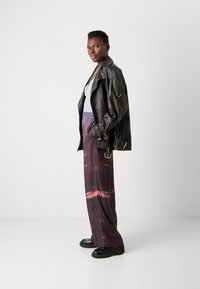 Lacoste Auduma bikses - neva purple