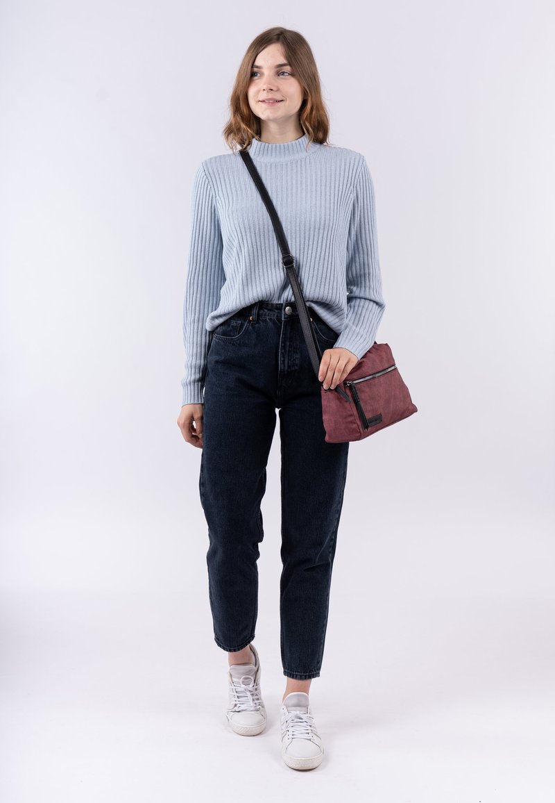 Emily & Noah DEBORAH Across body bag wine 690/dark red Zalando.de