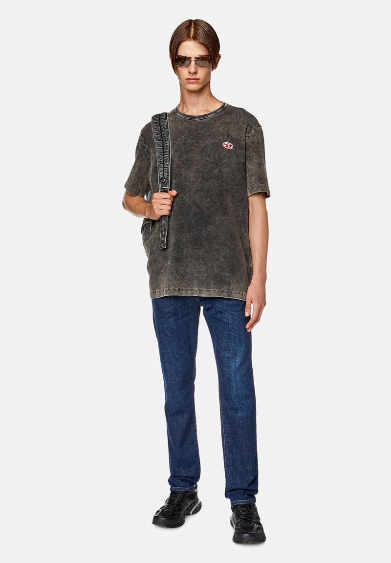 Diesel Slim fit jeans donkerblauw Diesel Slim fit jeans donkerblauw