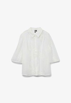 Bijela polu-prozirna bluzica s 3/4 širokim rukavima, velikim kragnom, prednjim gumbima i detaljima cvjetnog veza.