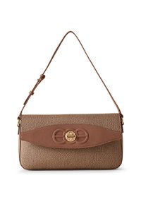 Borsa a tracolla in pelle marrone con superficie testurizzata, dettagli lisci, chiusura dorata e tracolla regolabile. Design piatto e rettangolare.