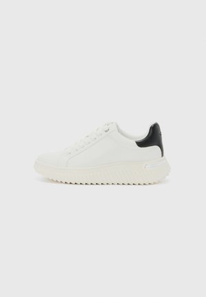 DKNY LOBECO - Trainers - white/black