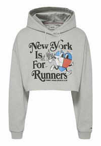 Grå kortärmad hoodie med grafisk tryck. Har texten "New York är för löpare", ett hjärtdesign och en illustration av stadssilhuetten.