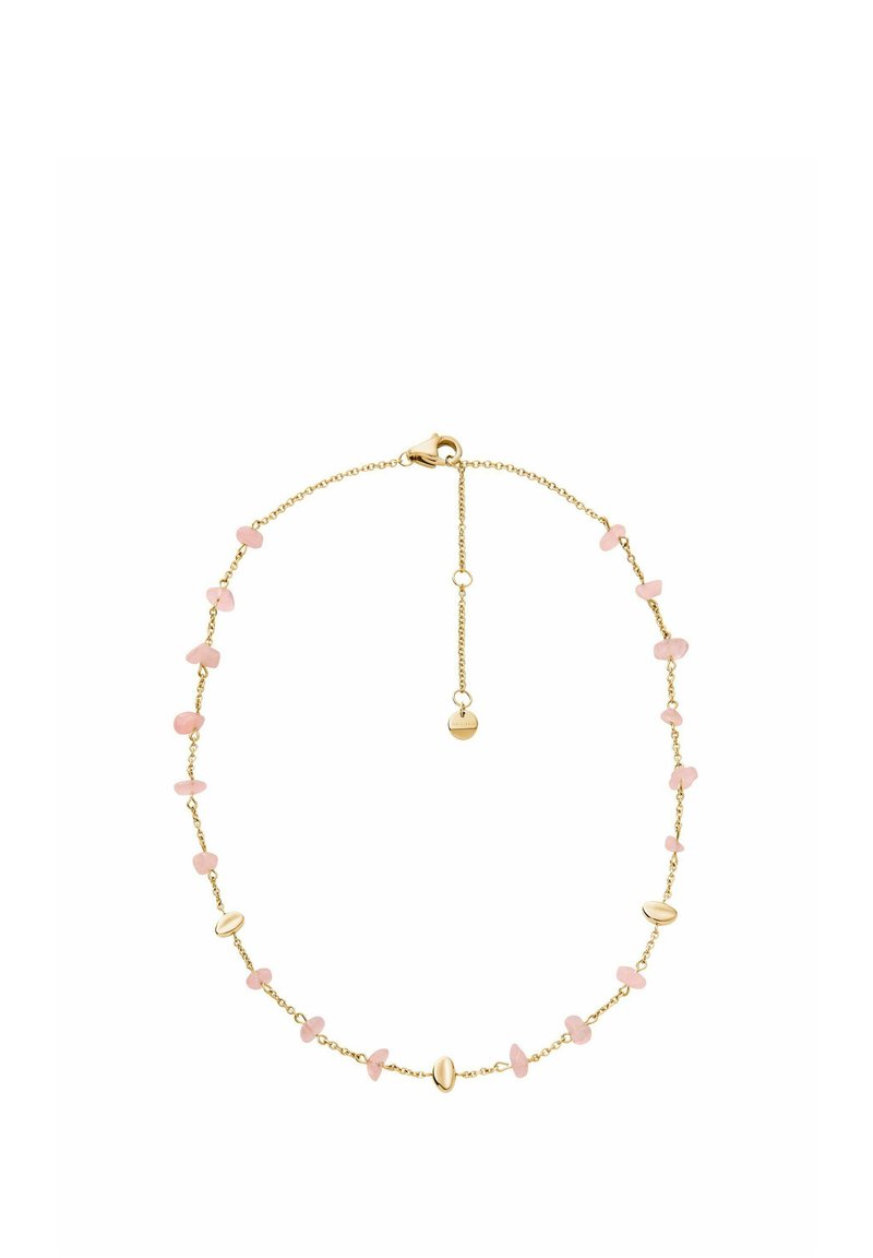 Collana in oro con perline di pietra rosa sparse e accenti ovali, lunghezza regolabile con chiusura a moschettone e etichetta con logo.