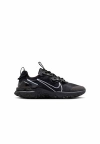 Zapato deportivo negro con parte superior de malla, suela de caucho y amortiguación visible. Presenta una forma curvada, diseño con cordones y detalles reflectantes.