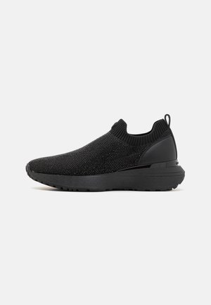 ARI SLIP ON - Joggesko - black