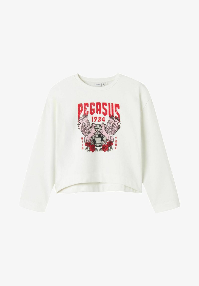 Witte cropped sweatshirt met lange mouwen, met een rood en zwart grafisch ontwerp van gevleugelde paarden, de tekst "PEGASUS 1984" en bloemaccenten.