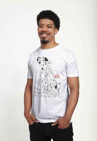 Disney 101 DALMATIANS DOG PILE UNISEX - Camiseta estampada - white