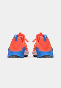 Nike Performance FREE METCON 6 - Trening copati - orange/white/blue/black
