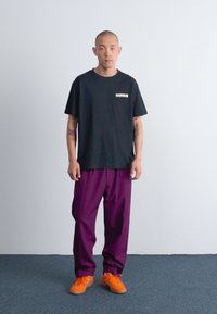 Nike Sportswear AIR - Sweatshirt - black/white/metallic gold