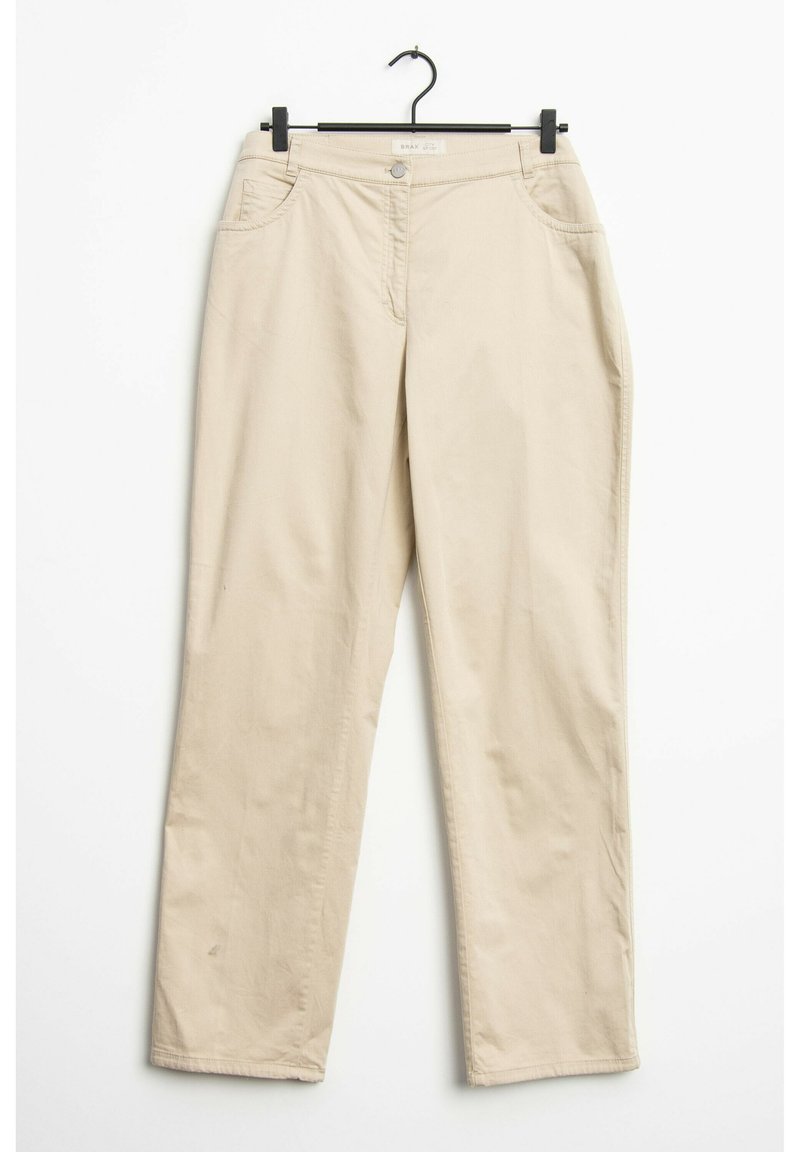 Pantalones rectos beige confeccionados en un tejido ligero. Cuentan con bolsillos frontales, un cierre de botón y un diseño limpio y simple.