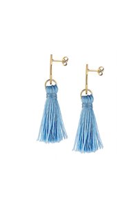 Helle blaue Quastenohrringe aus Faden, gesichert mit goldfarbener Metallbeschläge im kreisförmigen Design für einen modernen Look.