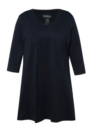 Navy blue V-hihattupaita, joka on valmistettu 100% puuvillasta. Paita on kolmiornaisesti hihat ja rento istuvuus, sileä rakenne ilman kuvioita.