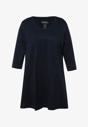 T-shirt bleu marine à col en V fabriqué en 100 % coton, avec des manches trois-quarts et une coupe décontractée, ayant une texture lisse et sans motifs.