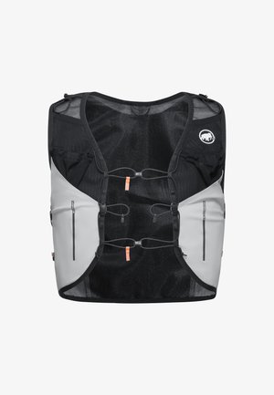 Hardloopvest in zwart en grijs, met een mesh achterkant, elastische koorden en ritsen aan de zijkanten voor opslag. Bevat een logo en verstelbare banden.