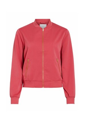 Sarkana bomber tipa jaka ar pilnu zelta rāvējslēdzēju priekšpusē, divām rāvējslēdzēju kabatām, ribotu apkakli, aprocēm un jostu, attēlota uz balta fona.