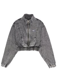 Kort grå denimjacka med hög krage, dragkedja fram och resårmidja och manschetter; har kontrasterande sömmar och logopatch.