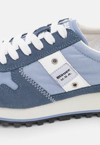 Blauer Sneakersy niskie