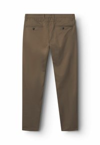 Porjavne hlače z gladkim tekstilom, slim fit, in dvema zadnjima žepoma z detajli črnih gumbov.