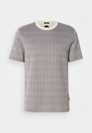 Kurzärmliges T-Shirt mit Rundhalsausschnitt in hellem Beige mit einem strukturierten, gewebten Muster. Verfügt über ein kontrastierendes cremefarbenes Halsband und ein kleines Label-Detail.