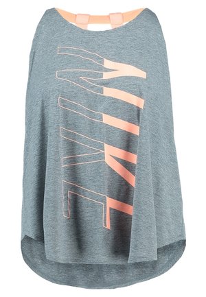 Haut de sport gris sans manches avec larges emmanchures et logo vertical "NIKE" couleur pêche à l'avant.