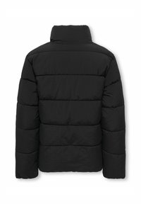 Doudoune noire avec un col haut, un motif matelassé et des manches longues. Le tissu semble lisse et légèrement brillant.