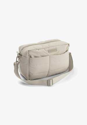 Geantă de umăr bej, captusită, cu o suprafață texturată, închidere cu fermoar, curea reglabilă și un eticheta de marcă pe față.