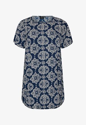 Tmavomodrá blúzka s krátkym rukávom, biely zložitý geometrický a kvetinový vzor, okrúhly výstrih a voľný strih.