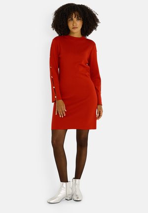 À COL MONTANT - Vestido de punto - rouge