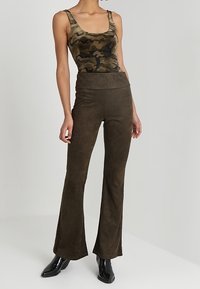 Honey Punch Tygbyxor - mottled olive