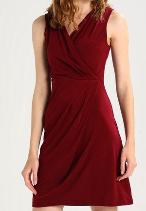 Pouzdrové šaty - bordeaux