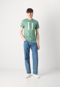 Les Deux ENCORE T-SHIRT - T-shirt print - dark ivy green/white