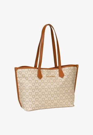 Sac fourre-tout beige Valentino avec motif de logo répété, poignées et garnitures en cuir marron, forme rectangulaire, ouverture sur le dessus.