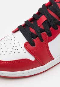 Jordan AIR JORDAN 1 UNISEX - Sapatilhas - white/gym red/black