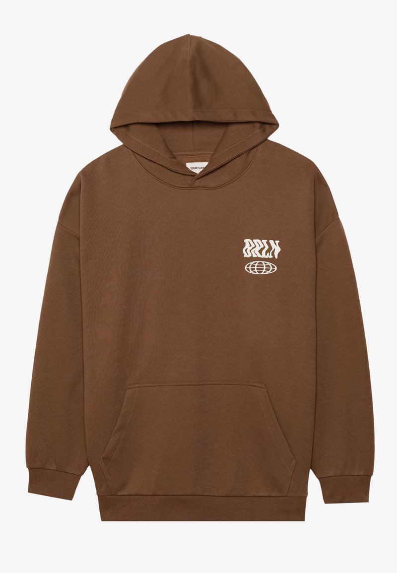 Brun hætte sweatshirt i blødt materiale, med en frontlomme og hvide grafiske designs på brystet. Ribstrikkede mansjetter og kant.