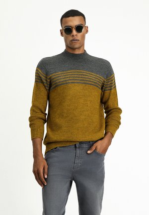 BATO COLLAR  SEAMLESS PATTERNED - Strickpullover - mustard